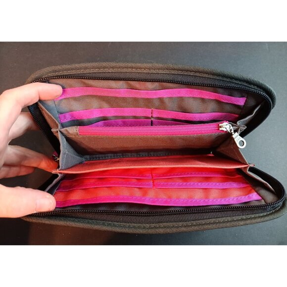 REI Black Wristlet Purse Wallet, Zip Close Removeable Strap - Picture 3 of 4